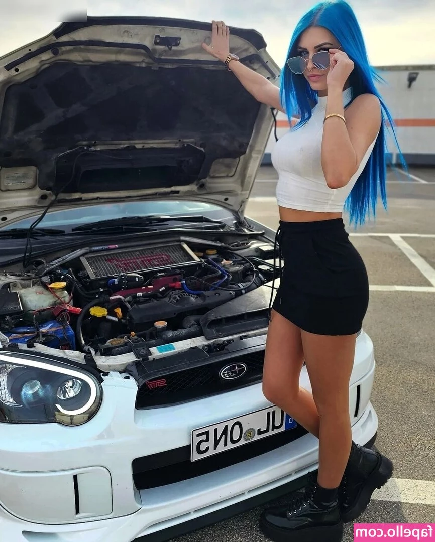 crx_lady [ crx-lady ] - Working on that backside can you tell