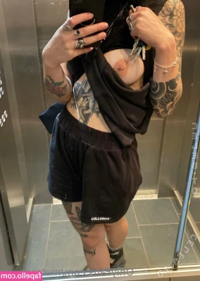metroapero [ metroapero-1 ] - I hope my next house has big mirrors like this 😏