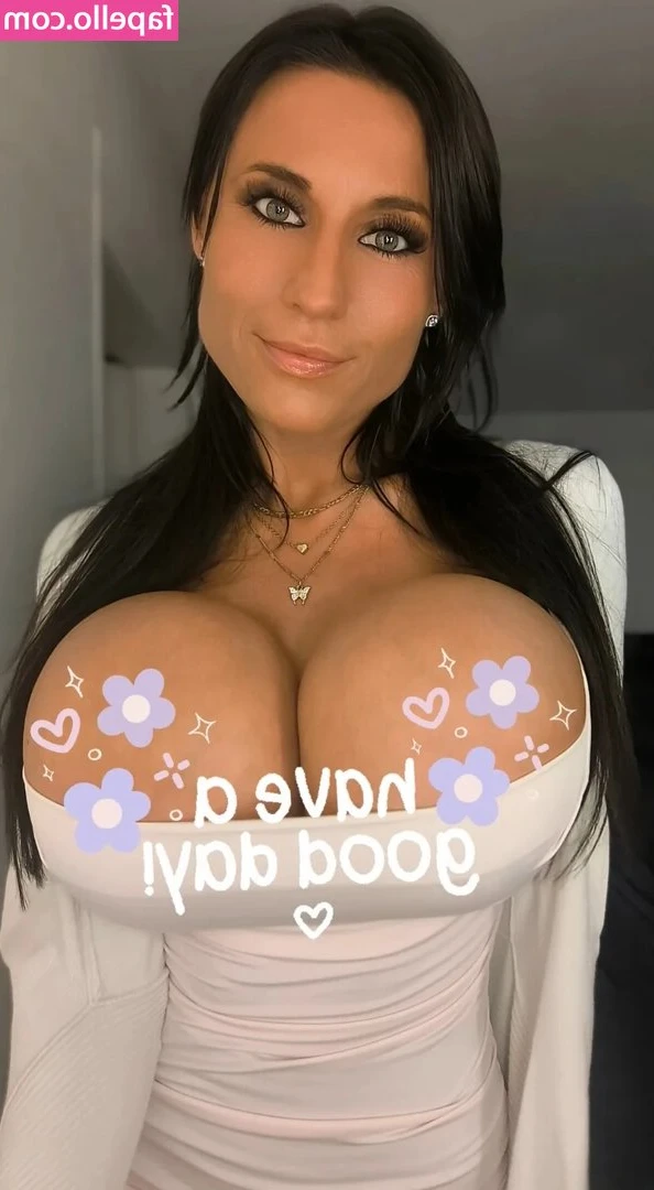 Mia Borgan [ mia-borgan ] - today sunday i wish a very hot day because i woke up ufff