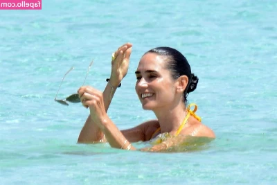 Jennifer Connelly [ jennifer-connelly ] - Need a tan
