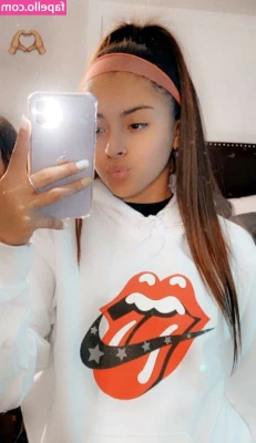 Adamarie Moreno [ adamarie-moreno ] - Rollers and silk robes 4L 🫶🏼✨💫❤️