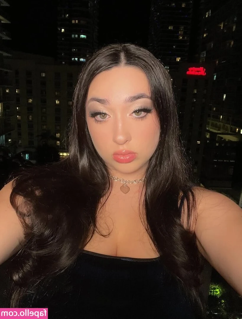 Isa Curry [ isa-curry ] - Love like and comment a fetish 😈 the one I like the most, I will