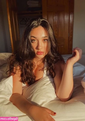 Isa Curry [ isa-curry ] - Que tal su día amores? 🍑 por si estuvo mal tu dia, te dejo una