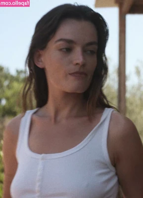 Emma Mackey [ emma-mackey-1 ] - gold oil & big Dido 🪔 today make me cum 😈 hard soo horrny