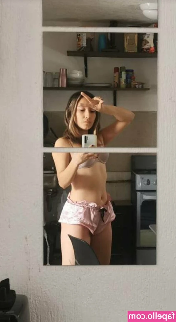 Paola Medina [ paola-medina ] - Oh Daddy please feed me your cum😋
