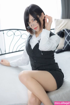 Ponyoouji - Watch me twerk this big booty then pull my panties to the side for