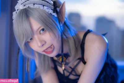 Ponyoouji - Who doesn't love a pair of fishnets to make you feel pretty.
