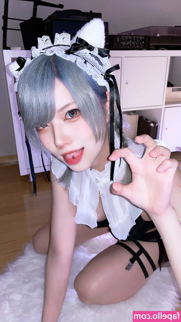 Ponyoouji - Are You looking to do a live jerk off session with me  Now you can 