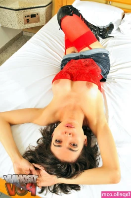 Emanuelle Adams [ emanuelle-adams ] - I'm creating content now. Do you have any custom requests for me?
