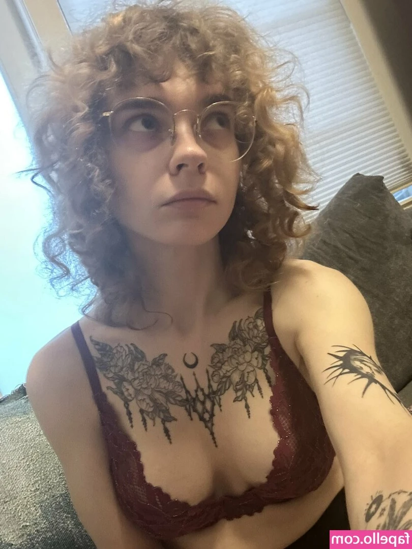 sophistsdismay - just a lil pinch 😈