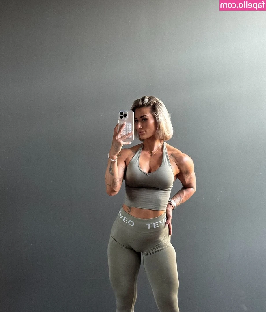 Lena Ajoy [ lena-ajoy ] - Today I have to edit some videos and later I will go out with a