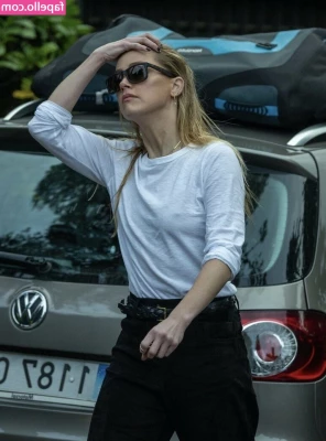 Amber Heard [ amber-heard-1 ] - Videos coming in your messages when I get to 500 subscribers
