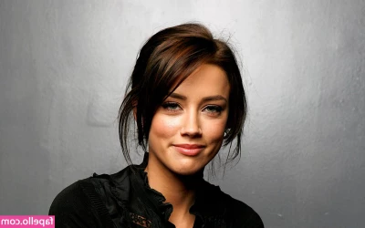 Amber Heard [ amber-heard-1 ] - i need a hand 😏
