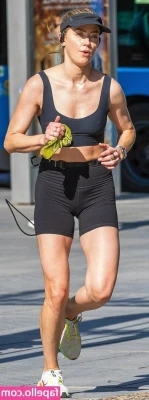 Amber Heard [ amber-heard-1 ] - Nipple smuggling
