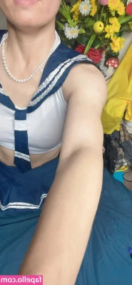 Twin Burch [ twin-burch ] - lap dance anyone ?