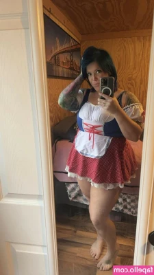 Koko Cakes [ koko-cakes ] - Out of town visiting family but still had to post something sexy for