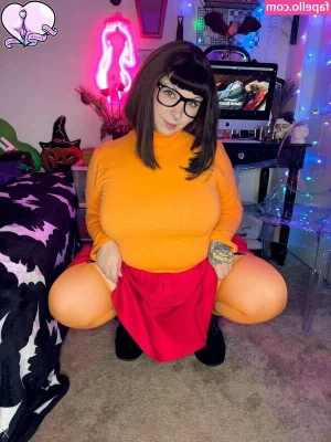 sugarsweetmeatpie [ sugarsweetmeatpie-3 ] - Just a lil fun towel drop and booty giggle with Lizzo  I m in a good