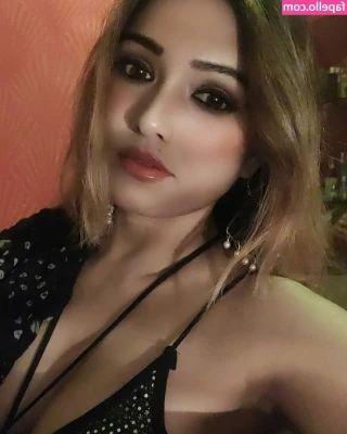Zoya Rathore [ zoya-rathore ] - I’ll be on live tomorrow stuffing my holes at 1 PM PST !   Happy