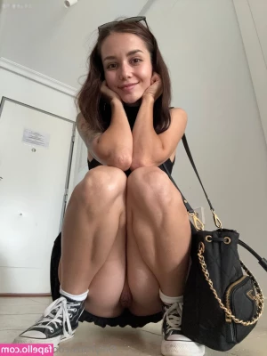 eva_oopsy [ eva-oopsy-1 ] - Happy hump day   Little tease for this beautiful Wednesday