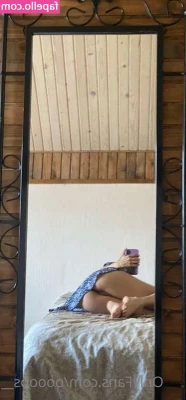 eva_oopsy [ eva-oopsy-1 ] - New room vibes  I might be allergic to housework cause I was sick all