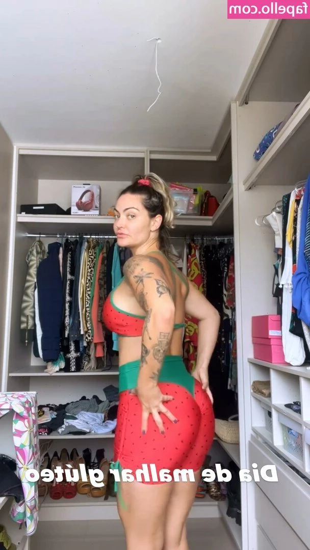 Laura Keller [ laura-keller ] - goddess_gothic1 always makes me cum  wanna see