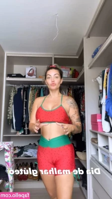 Laura Keller [ laura-keller ] - what are you licking first