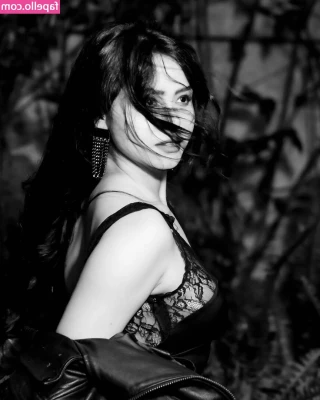 Eduarda Yuni [ eduarda-yuni ] - bumble hooves on live streaming 💗