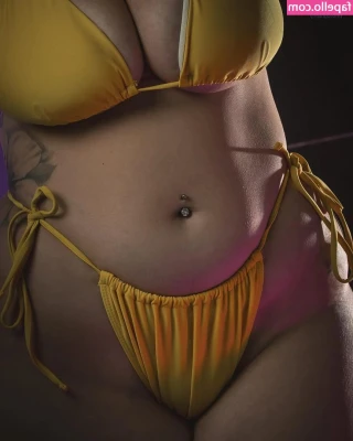 Valentina Morselli [ valentina-morselli ] - Happy Friday! You won't be escaping from me >:D