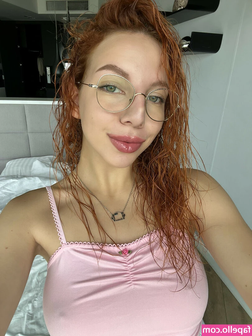 Rachel Blush [ rachel-blush-1 ] - Just showing off my body because why the f@ck not? 😈