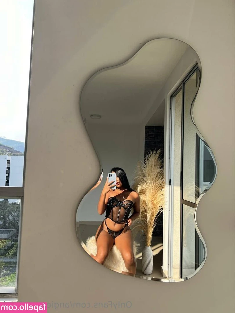 miacollinss - Just a sassy smart ass, could teach you a thing or two!