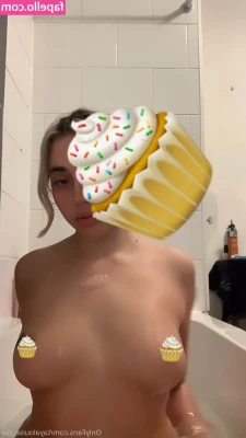 tayabunny - hungry for ass