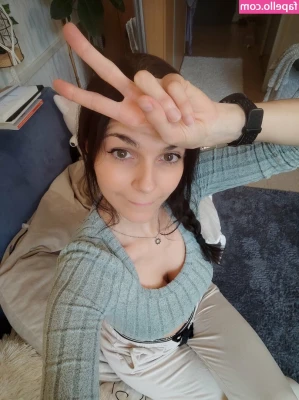 Tania Derveaux [ tania-derveaux ] - My booty is having a really good day 🍑😌
