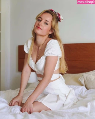 Camille LV [ camille-lv ] - I m all here baby