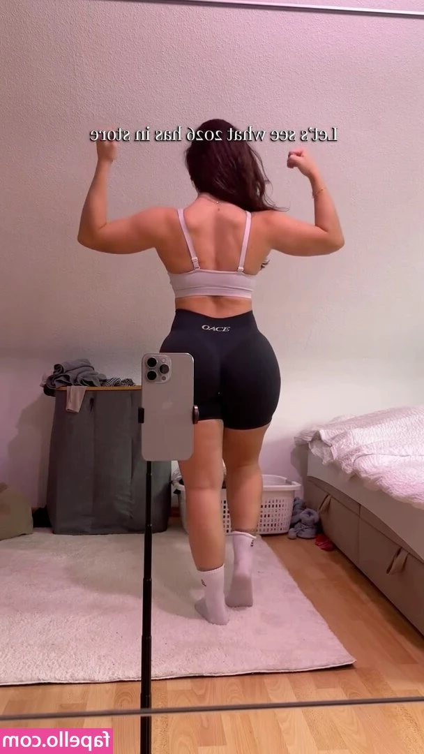 Celine Engler [ celine-engler ] - im good with my tongue