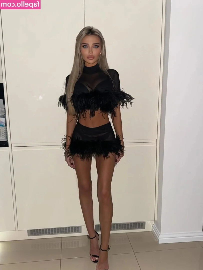 Lilli C [ lilli-c ] - Going to lose this tan here shortly😭