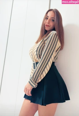 Martina L [ martina-l ] - Soaking wet and ready to lick your cock💦🤤