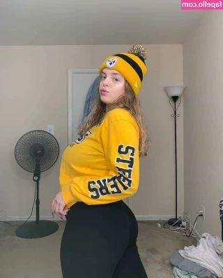 Tylor Richardson [ tylor-richardson ] - are you more excited for Halloween 🎃 👻 or ̶N̶o̶ ̶Nut