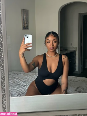 Briafaye - Morning light on my sweet lil pussy 🥺