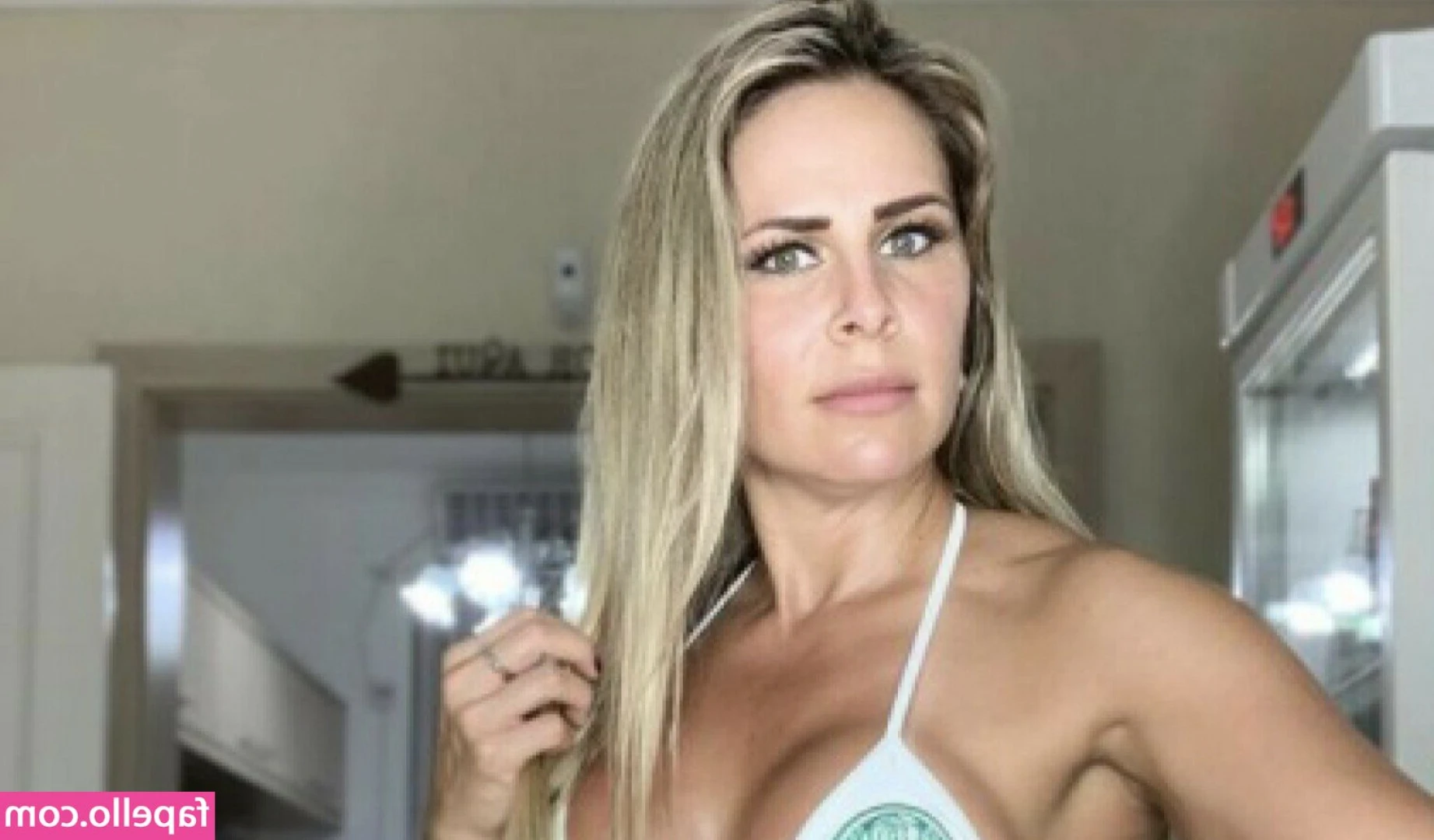 Aline Simony [ aline-simony ] - do i look sexy in green?