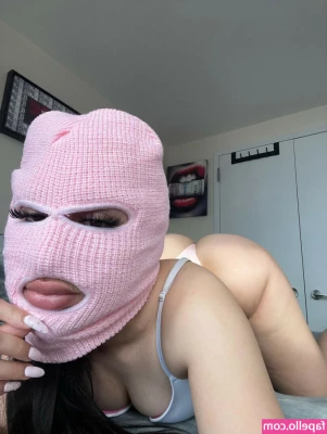 Osc.lina [ osc-lina ] - Time to worship the legs!