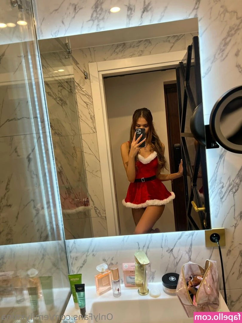 emilyxnina - มาอาบน้ำกับหนูหน่อย 💦