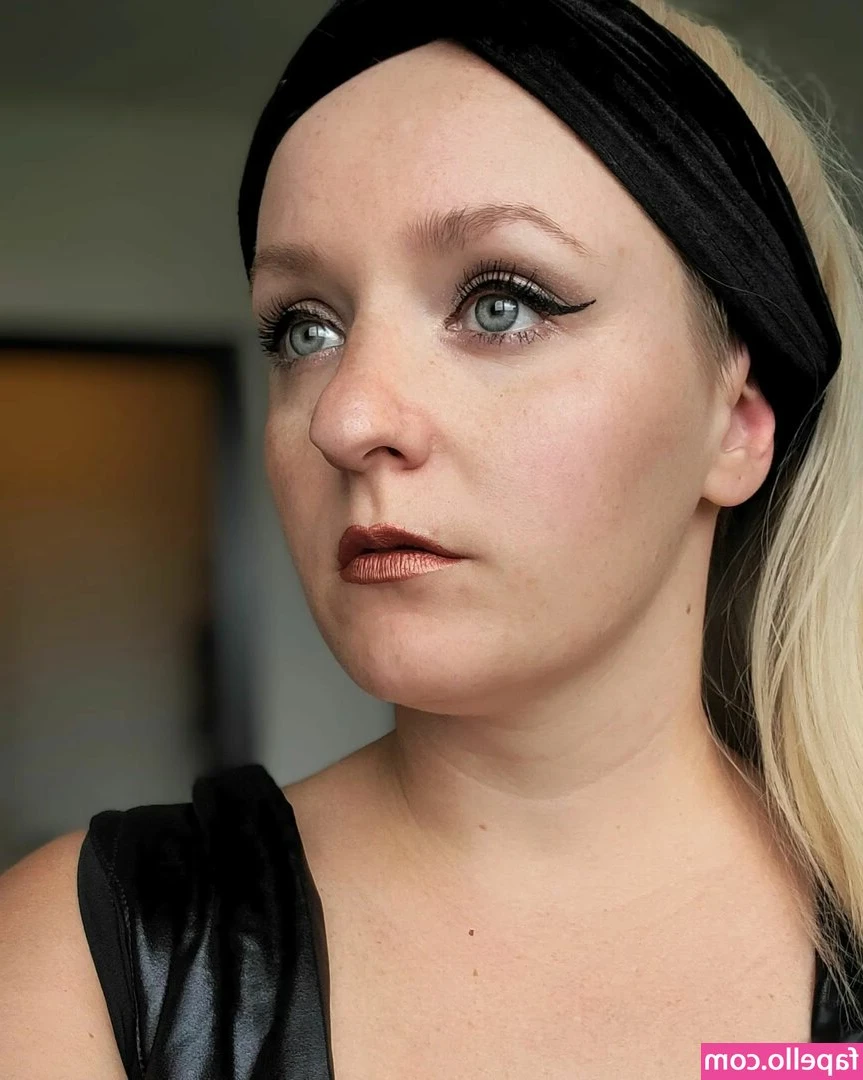 marketa_nomadic [ marketa-nomadic ] - Valentines day is coming up! What can I do for you all? ;)