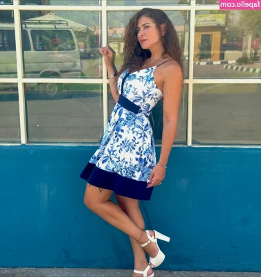 Heidy Karam [ heidy-karam ] - Bet you wish you could sniff on our nylons