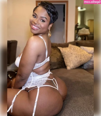 gigi_empress [ gigi-empress ] - I love Titty Tuesday