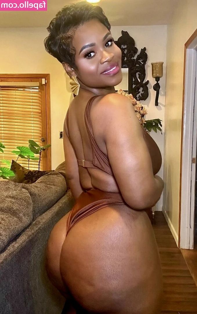gigi_empress [ gigi-empress ] - Those with their rebill on gets a sexy pic from me😘