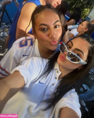Andrea Chaparro [ andrea-chaparro ] - Swipe to wash me.