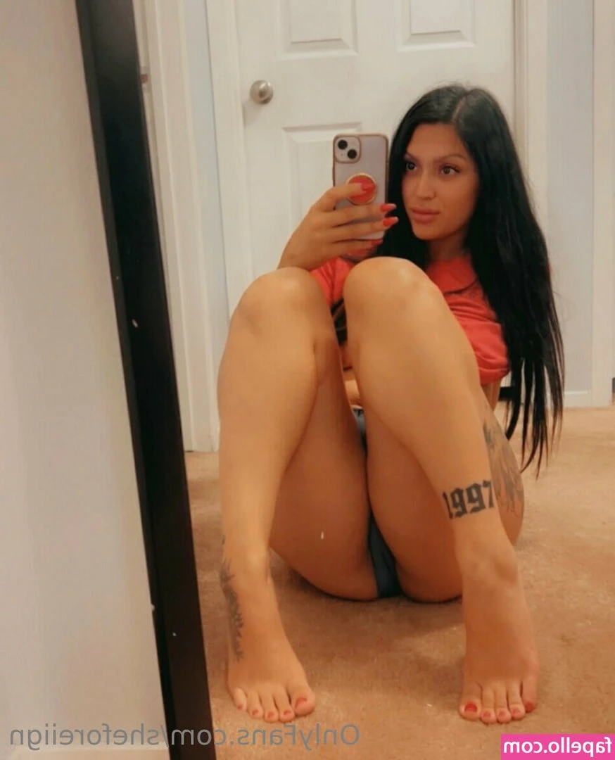 sheforeiign - I'm in the kitchen, waiting for you to take me ..