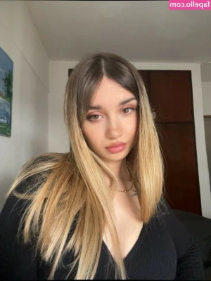 Grace Miller [ grace-miller ] - Let’s start off Friday Freaky, I want you in my DM