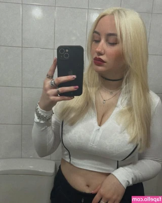 Mari Carreras [ mari-carreras ] - I haven't shaved in two days, want to shave me?