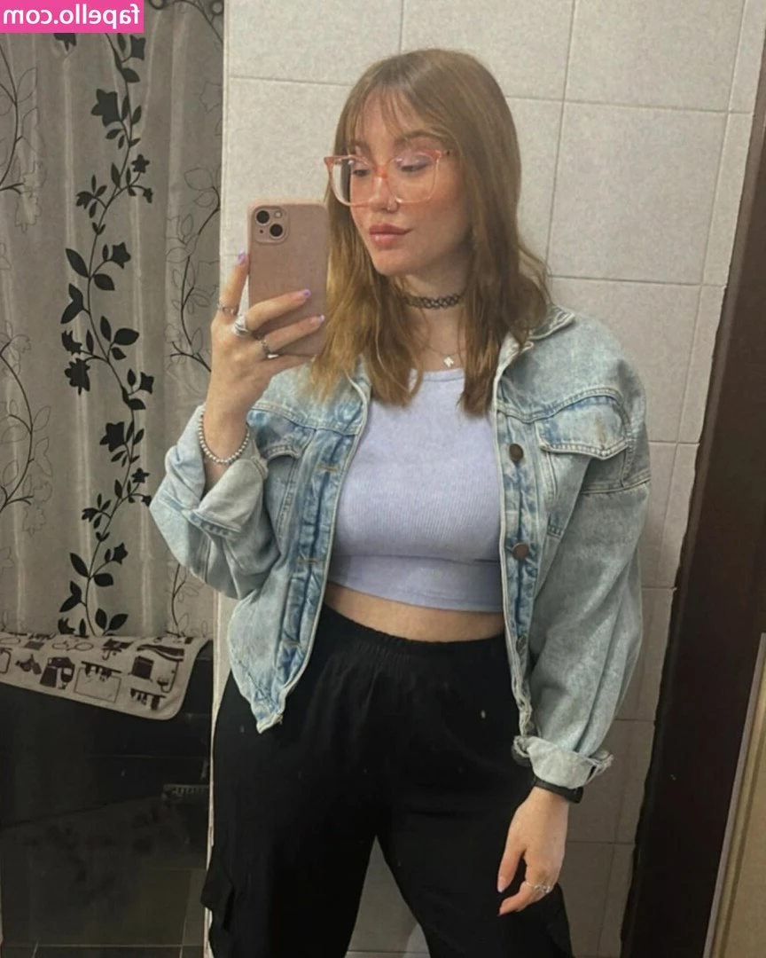 Mari Carreras [ mari-carreras ] - Hey guyssss! I have a question for you today ❤️ Would you like me